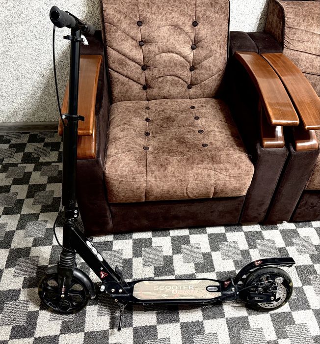 Продаётся городской самокат Urban Scooter, в бонус идут ролики