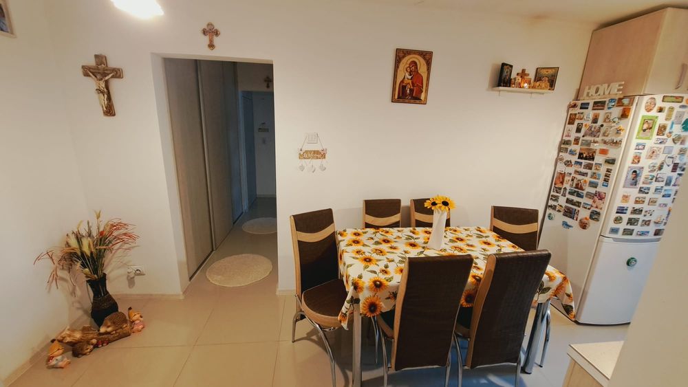 Vând apartament cu 3 camere PB