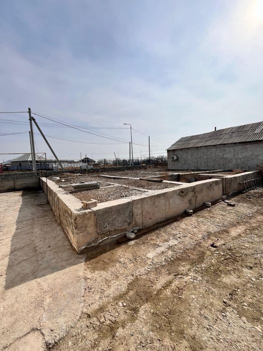 Туркестанда 4 бөлмелі времянка сатылады. Келісім бар.