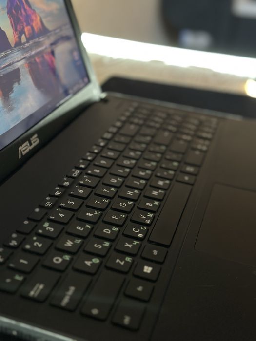 Ноутбук ASUS / SSD / 8GB