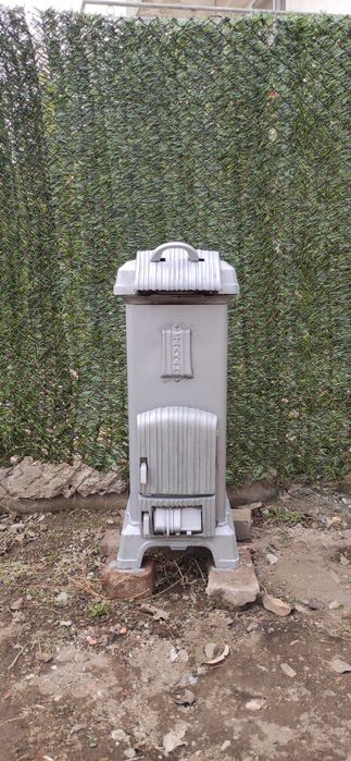 Продавам печка на дърва и въглища.Намира се в гр.Самоков.