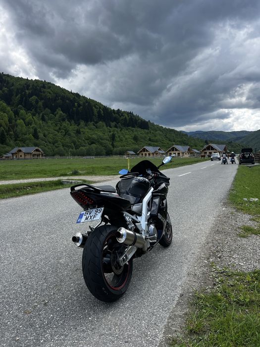 Suzuki sv1000s.