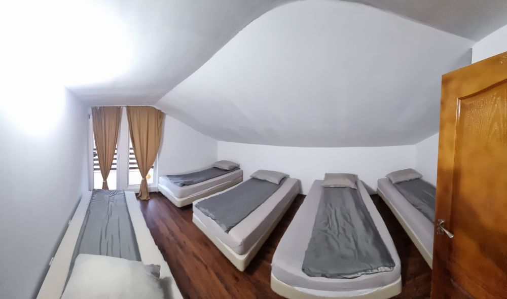 Cabana de inchiriat in Cheile Valisoarei !!! Libera de Revelion  !!!