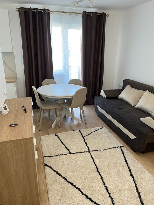 Inchiriez apartament