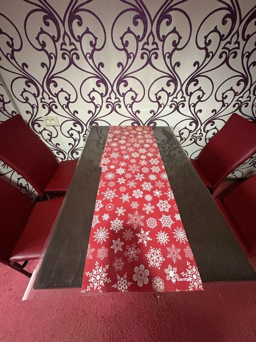 Стол со стульями