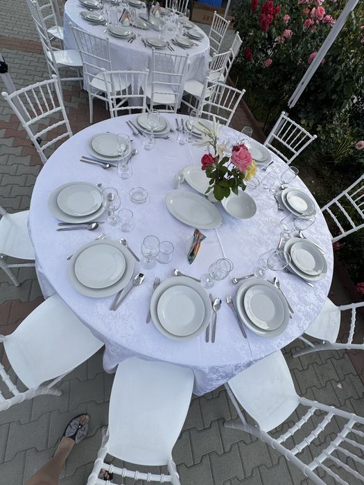 Inchiriez pavilion cu mese si scaune pentru evenimente