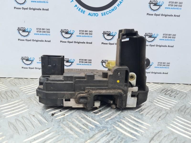 Broasca usa stanga spate Opel Zafira B Facelift