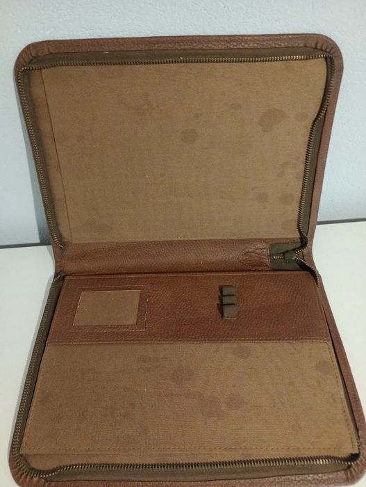 Кожена папка с цип от соца