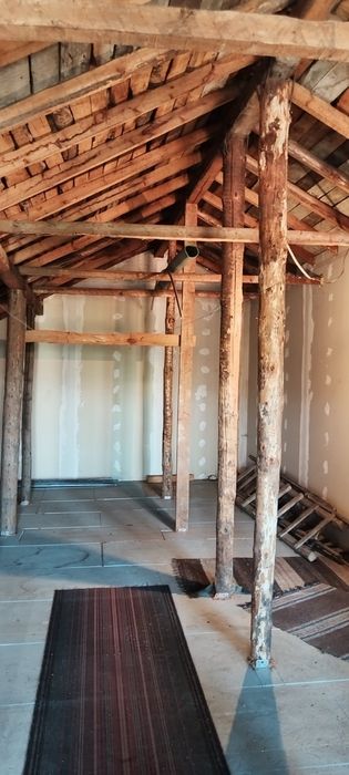 Масивна двуетажна къща в Перник Байкушева махала