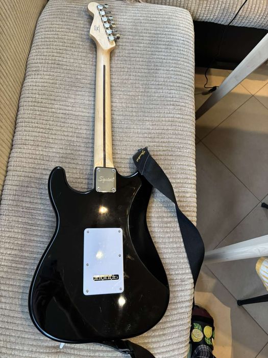 Електрическа китара с активна колона