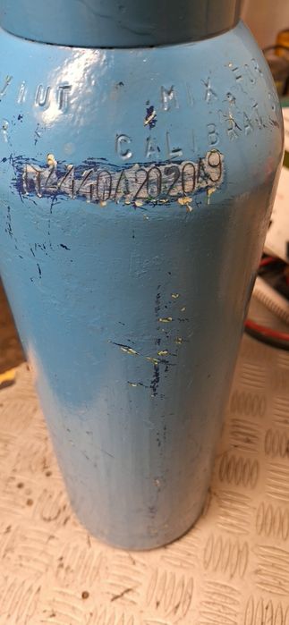 Продавам стоманена бутилка за сгъстен въздух 300 бара РСР