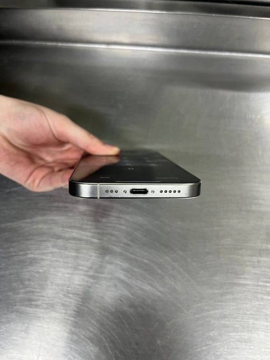 Продам айфон 15 про 256гб