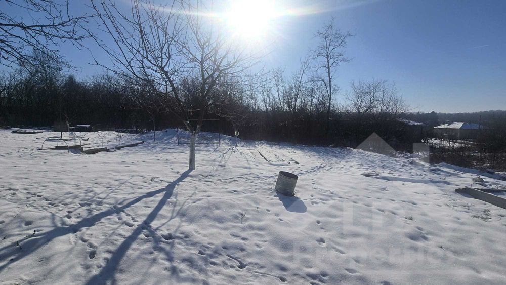 Едноетажна къща с голям двор в село в близост до Генерал Тошево