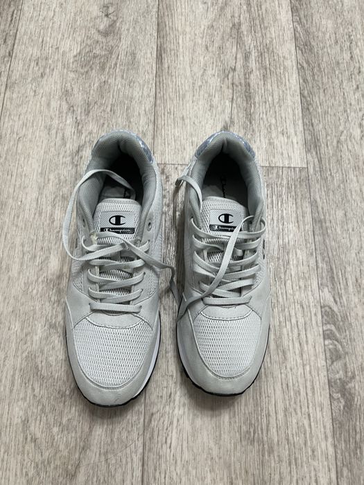 Кроссовки женские