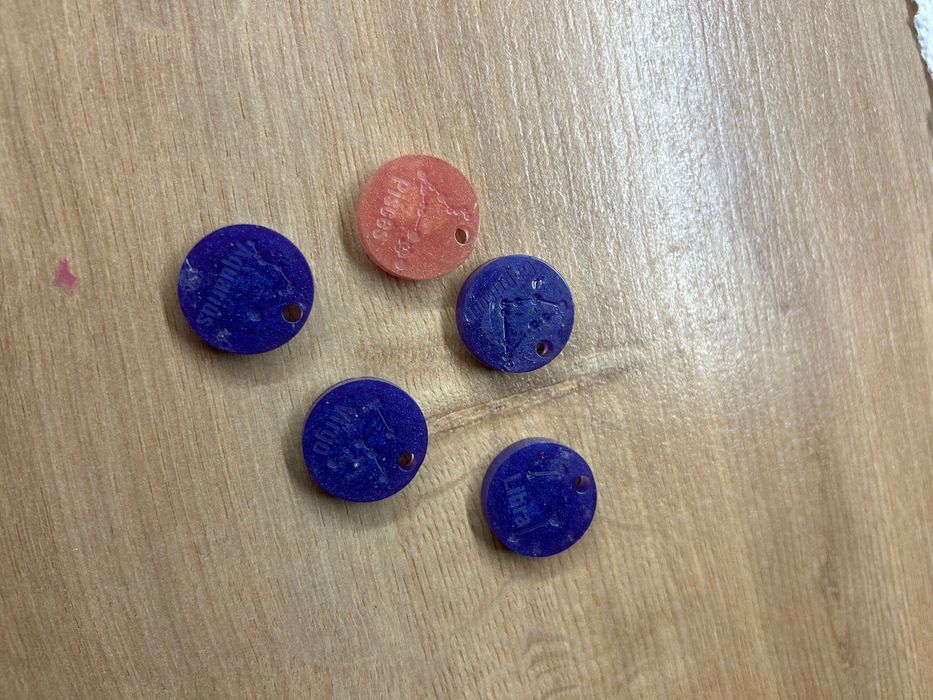 книгоразделите и ключодържатели от епоксидна смола