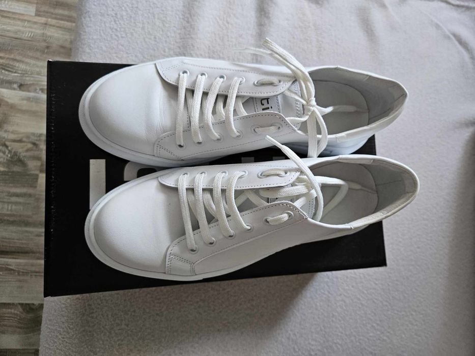 Спортно-елагнтни обувки от естествена кожа