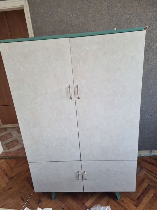 Два здрави шкафа