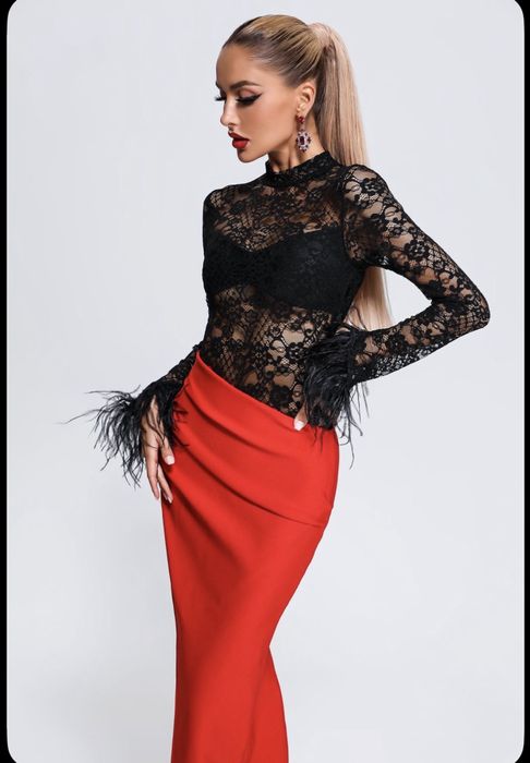 Официална дълга рокля дантела с пера от щраус Bella Barnett