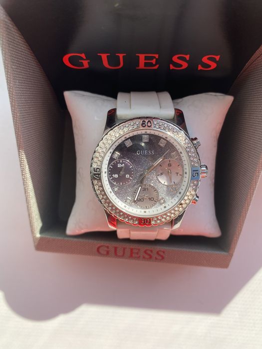 Часы Guess оригинал,в отличном состоянии