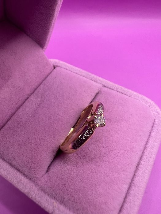 Продам золотое кольцо.