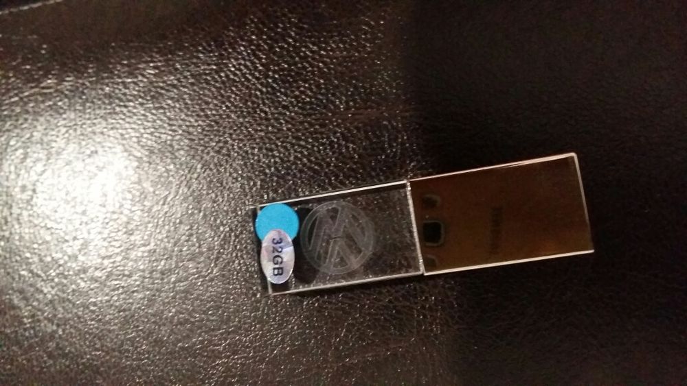 Флашка с логото на  ауди ,32гб