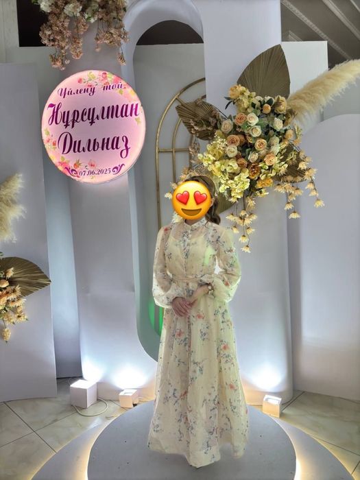Платье новый одевали только 2,3 часа