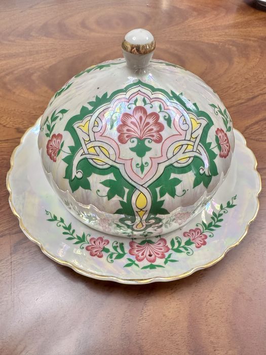 Фарфоровая масленка