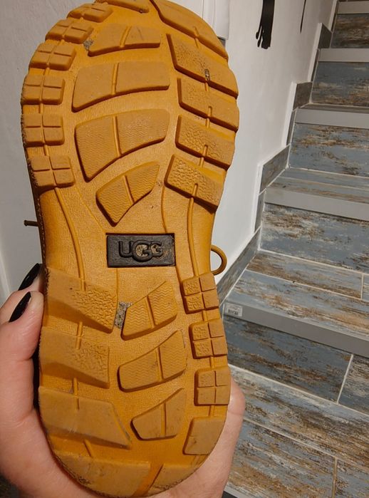 Ghete UGG rezistente la apa, marimea 31