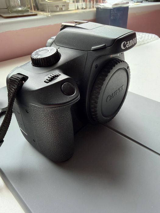 Canon eos 4000D, фотоапарат