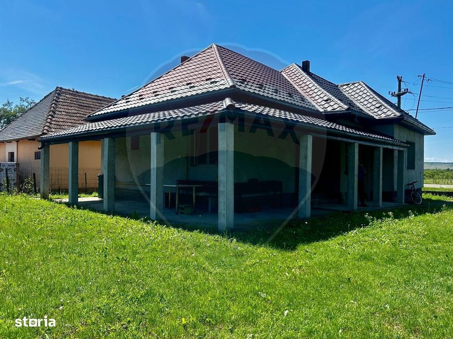 Gospodarie moderna completa de vanzare in Aciua, jud. Satu Mare