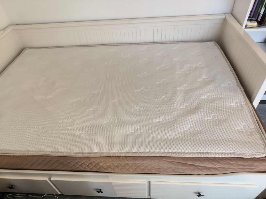 Vand saltea in stare foarte buna