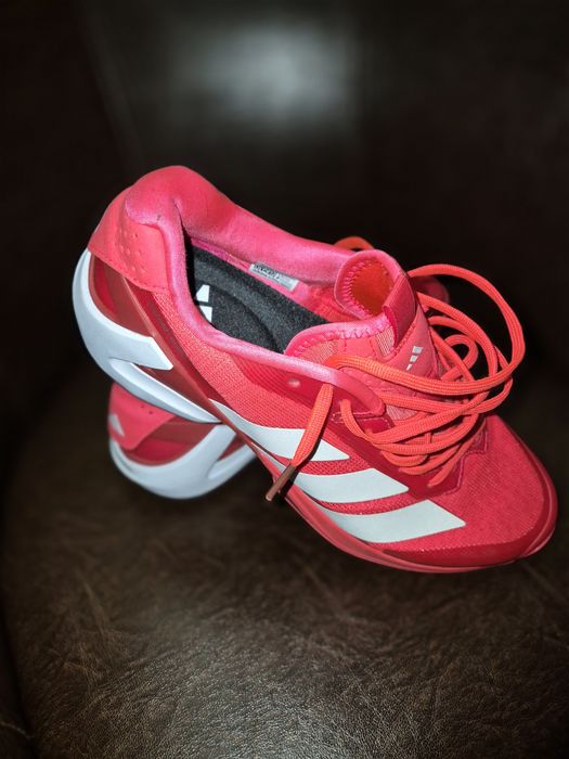 Vând adidași originali.