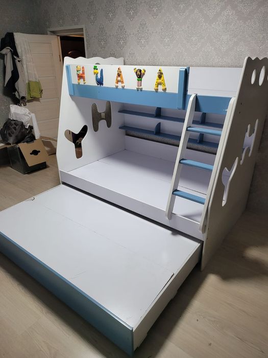 Детская двухъярусная кровать
