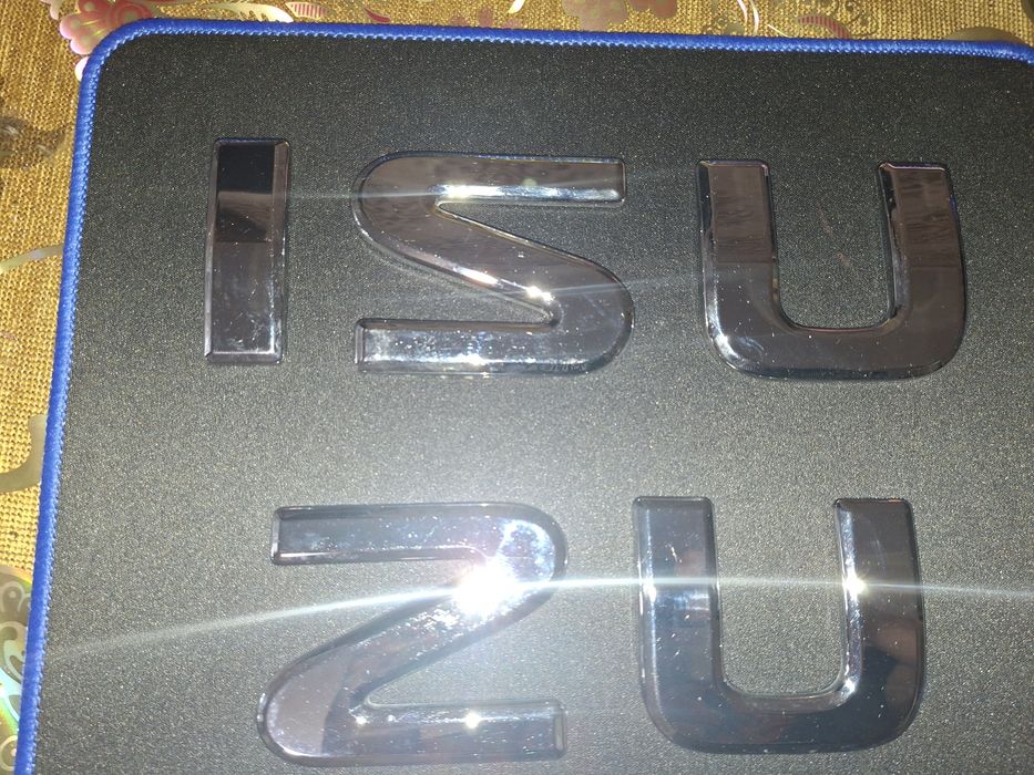Шильдик оригинальный  ISUZU