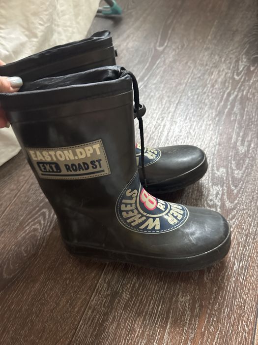 Отдам даром резиновые сапоги