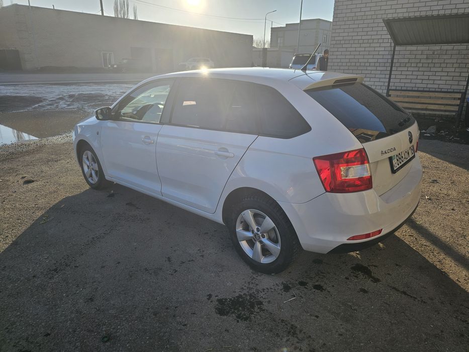 Продам Шкода Рапид 2014г автомат 1.6