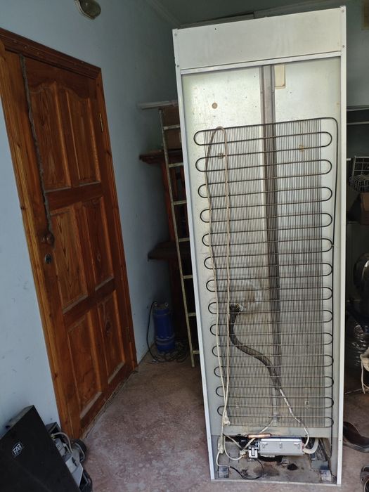 Холодильник со стеклянной дверью