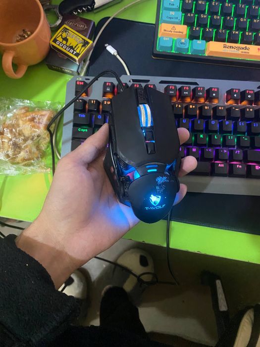 Продаю,клавиатуру с мышкой состоянее хорошее