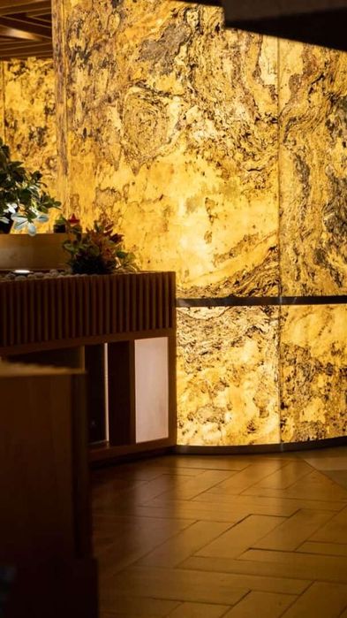 Натуральный каменный шпон на фасады и интерьер Оникс onix onyks