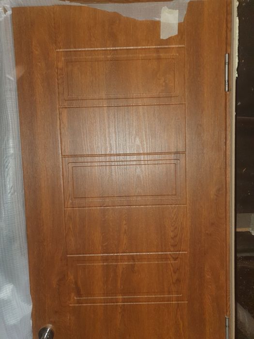 Интериорна плътна врата