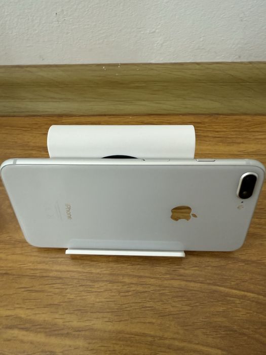 iPhone 8 Plus, arata 10 din 10. Zero urme de uzura, la cutie