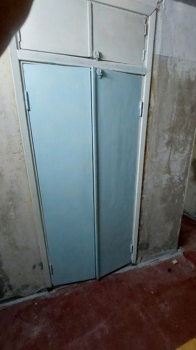 Прдам двери двухстворчатые