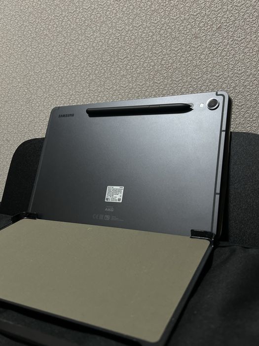 Отличный планшет Samsung Galaxy Tab S9