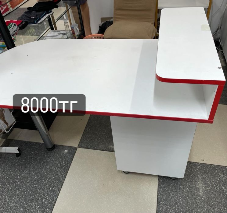 Стол можно как и маникюрный