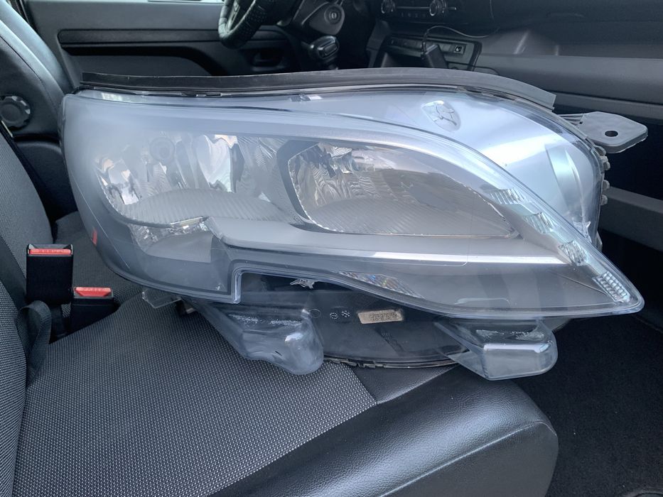 Far dreapta peugeot expert. 2020