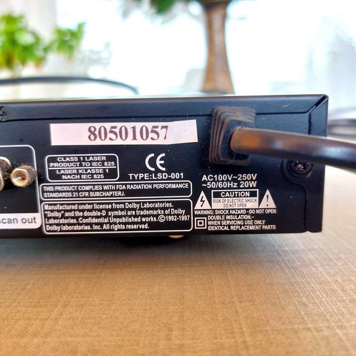 Продава DVD player Elite с дистанционно и комплект кабели