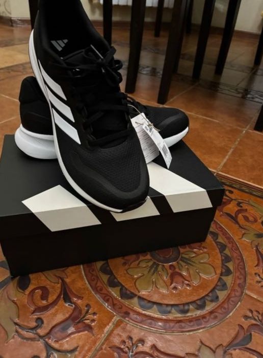 Adidas кроссовки