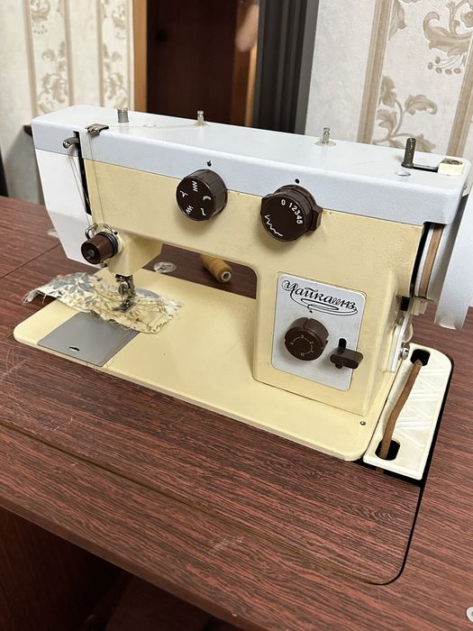 Швейная машинка Чайка 143