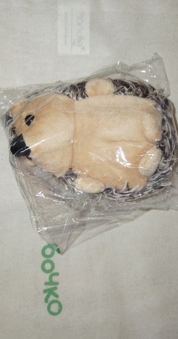 Плюшени играчки, пясъчен часовник, порцеланови гипсови фигурки, чаши