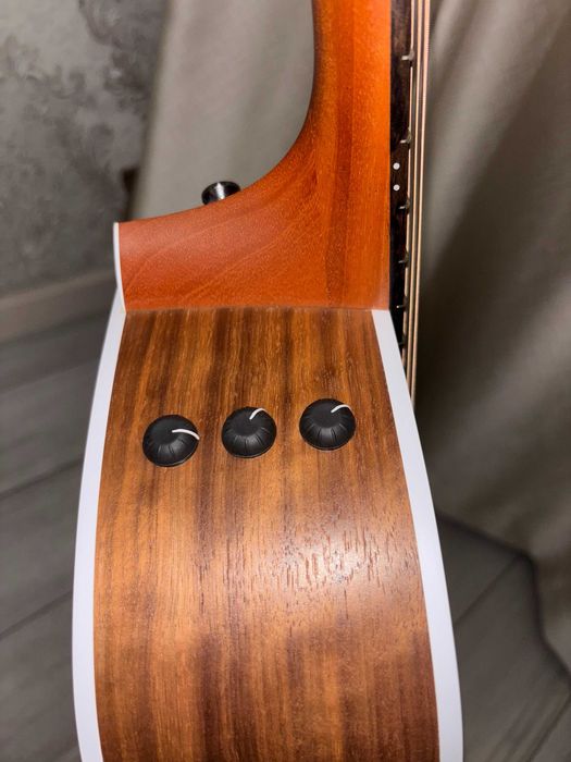 Электроакустическая гитара Taylor 210ce